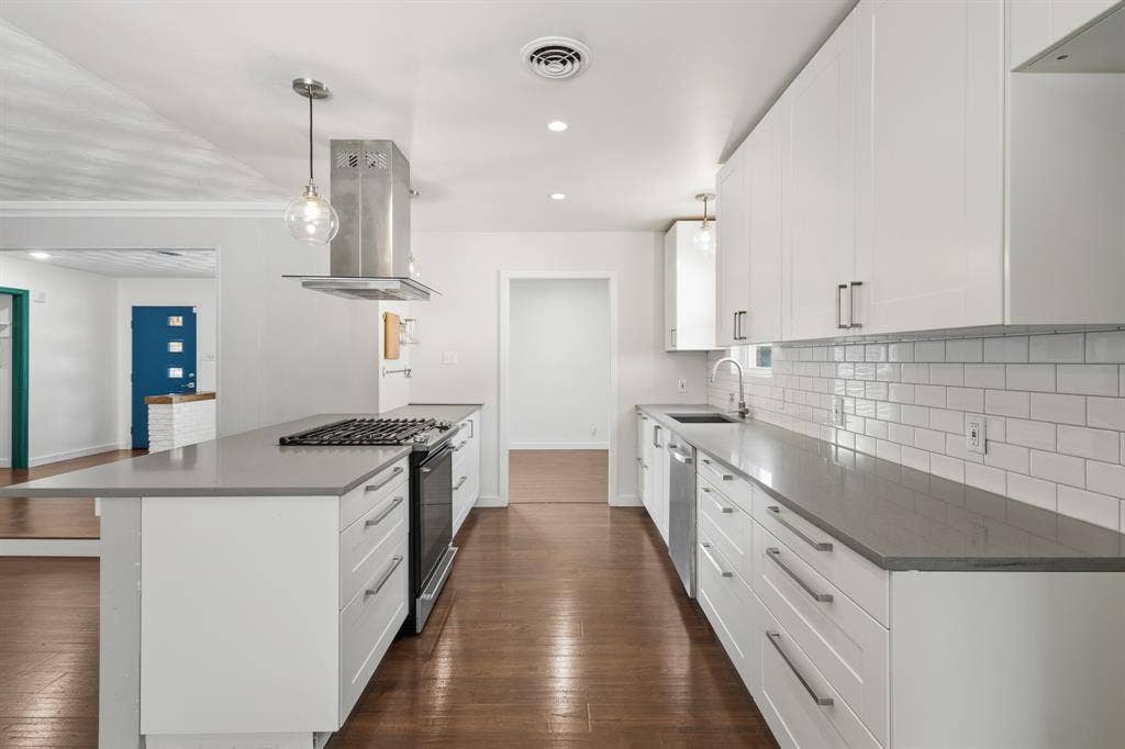 2861 W 9th Street, Dallas, TX 75211 2861 W 9th Street, Dallas, TX 75211