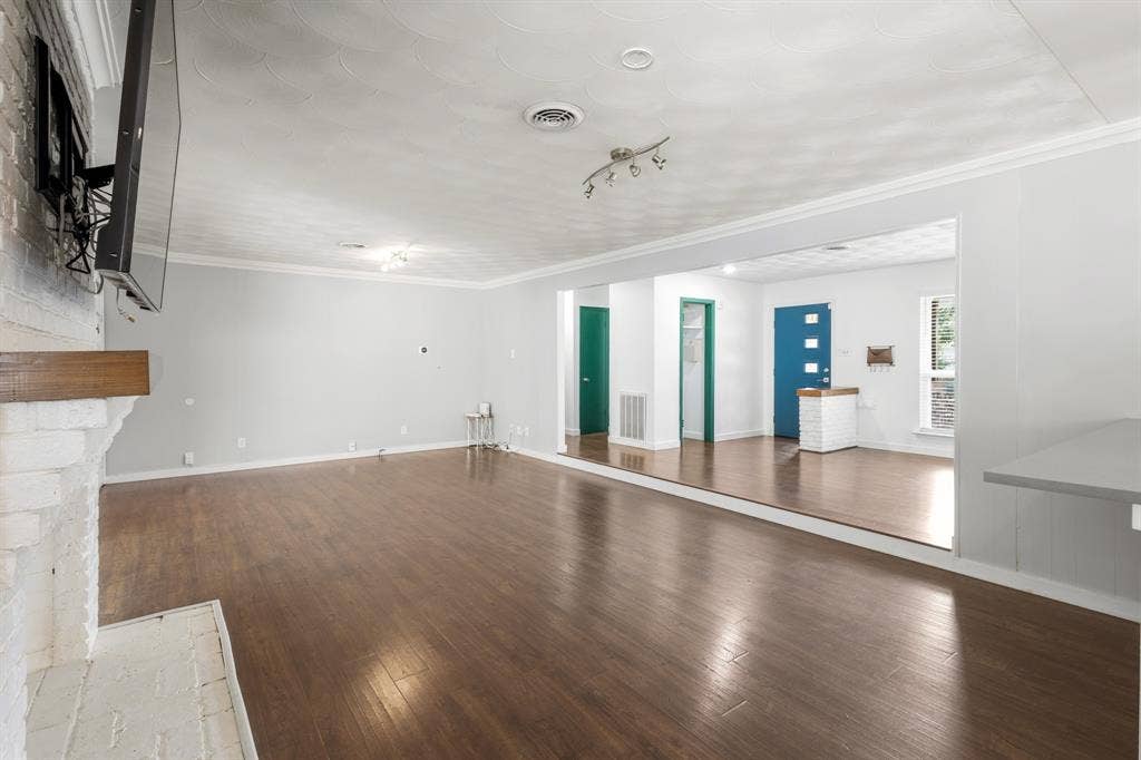 2861 W 9th Street, Dallas, TX 75211 2861 W 9th Street, Dallas, TX 75211