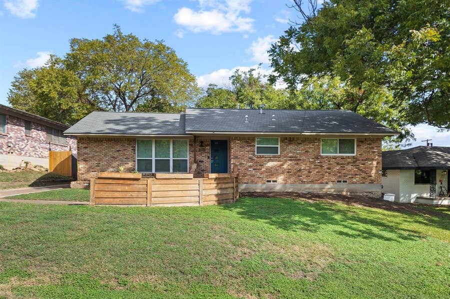 Property photo for 2861 W 9th Street, Dallas, TX