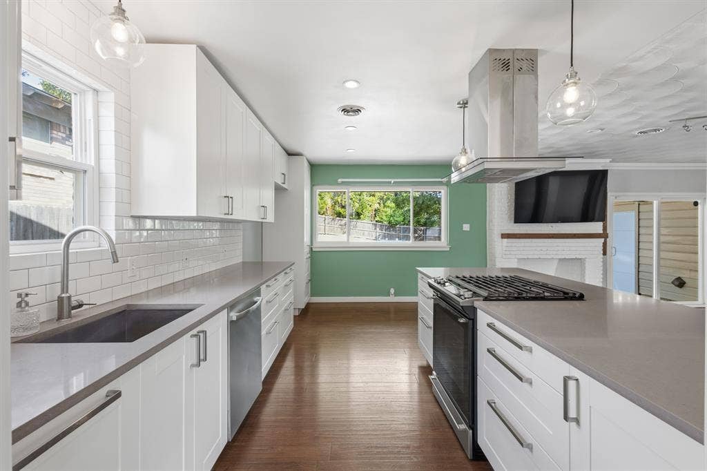 2861 W 9th Street, Dallas, TX 75211 2861 W 9th Street, Dallas, TX 75211
