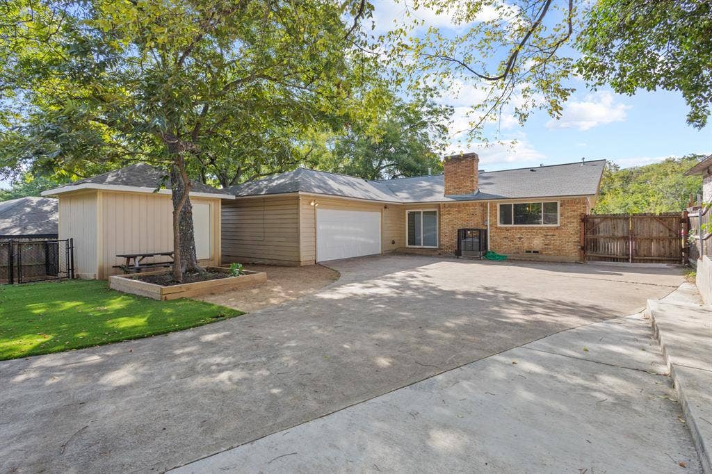 2861 W 9th Street, Dallas, TX 75211 2861 W 9th Street, Dallas, TX 75211