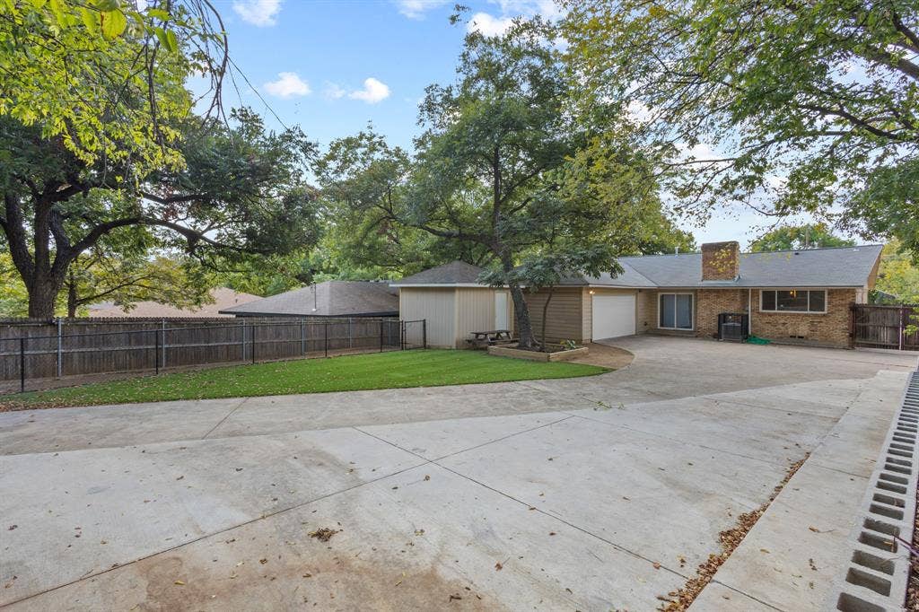 2861 W 9th Street, Dallas, TX 75211 2861 W 9th Street, Dallas, TX 75211