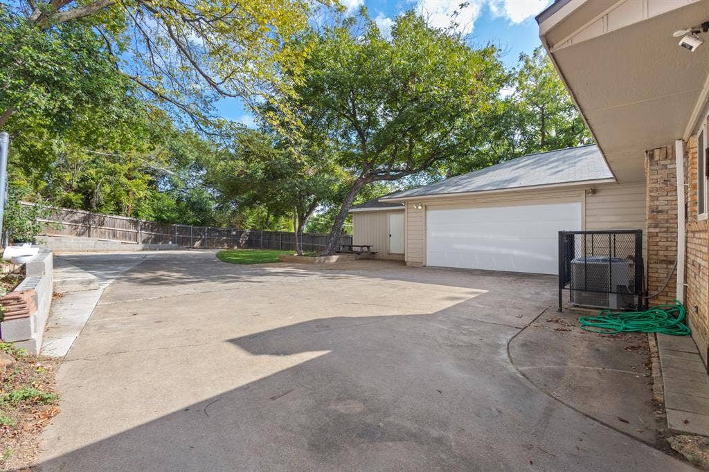 2861 W 9th Street, Dallas, TX 75211 2861 W 9th Street, Dallas, TX 75211