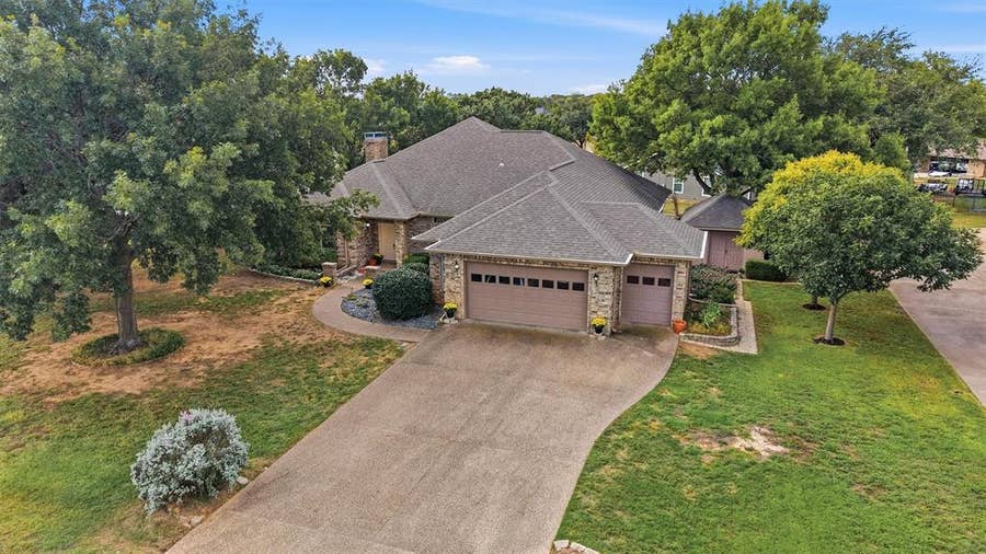 Property photo for 107 Navajo Trail, Lake Kiowa, TX