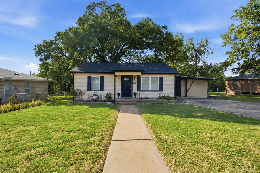 Property photo for 1505 Oliver Street, Weatherford, TX