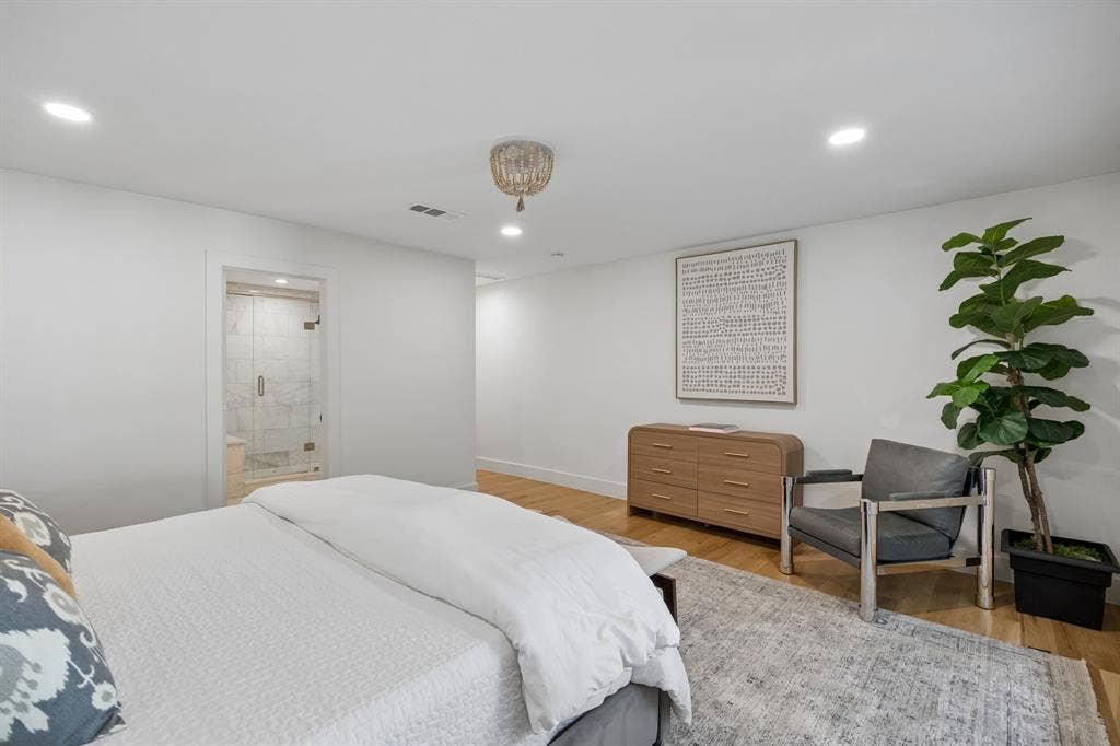 6905 Wabash Circle, Dallas, TX 75214 6905 Wabash Circle, Dallas, TX 75214