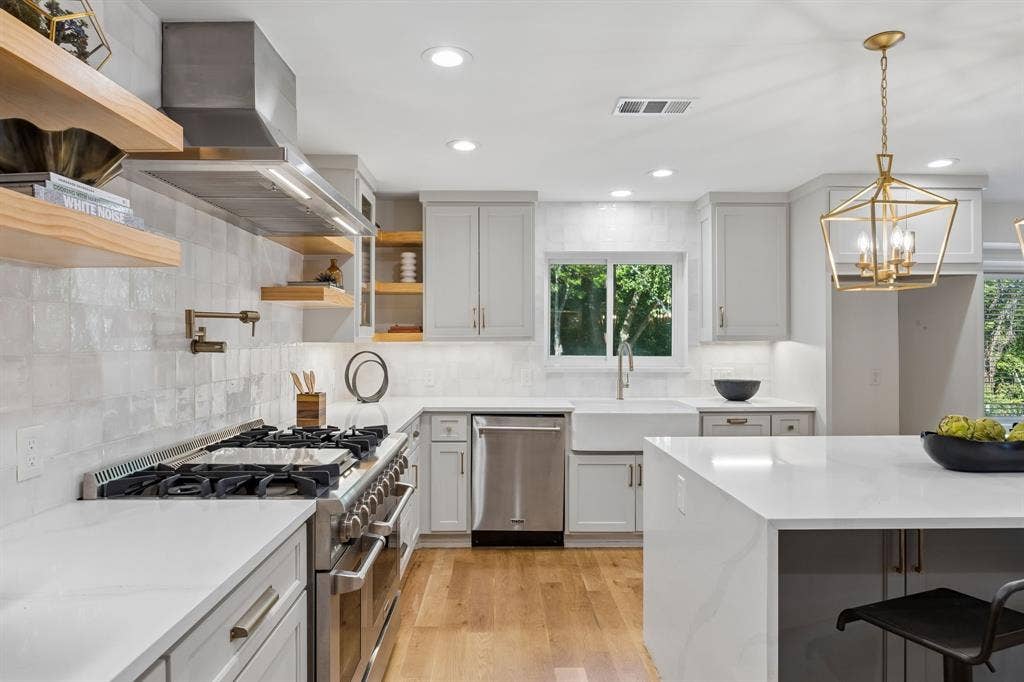 6905 Wabash Circle, Dallas, TX 75214 6905 Wabash Circle, Dallas, TX 75214