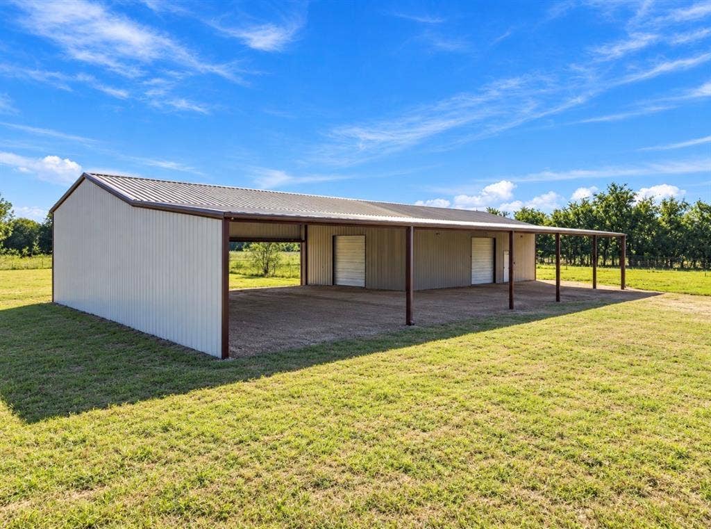 3655 Fm 513 S, Lone Oak, TX 75453 LIVING QUARTERS IN SHOP HAS 2 BED 2 BATH