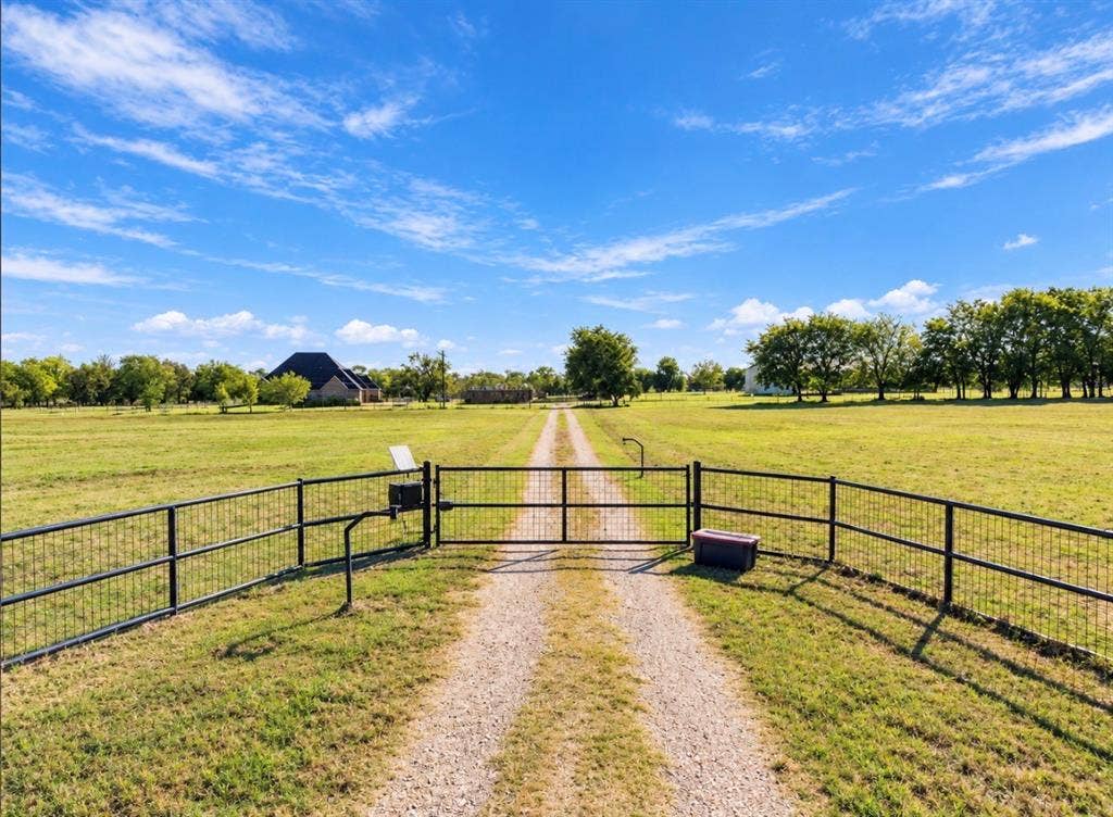 3655 Fm 513 S, Lone Oak, TX 75453 PRIVATE GATED ENTRY WITH KEYPAD AND REMOTE ACCESS