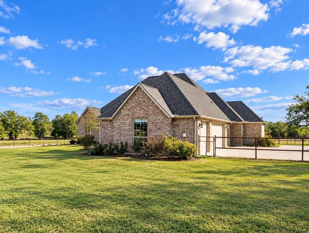 3655 Fm 513 S, Lone Oak, TX 75453 GARAGE ENTRY