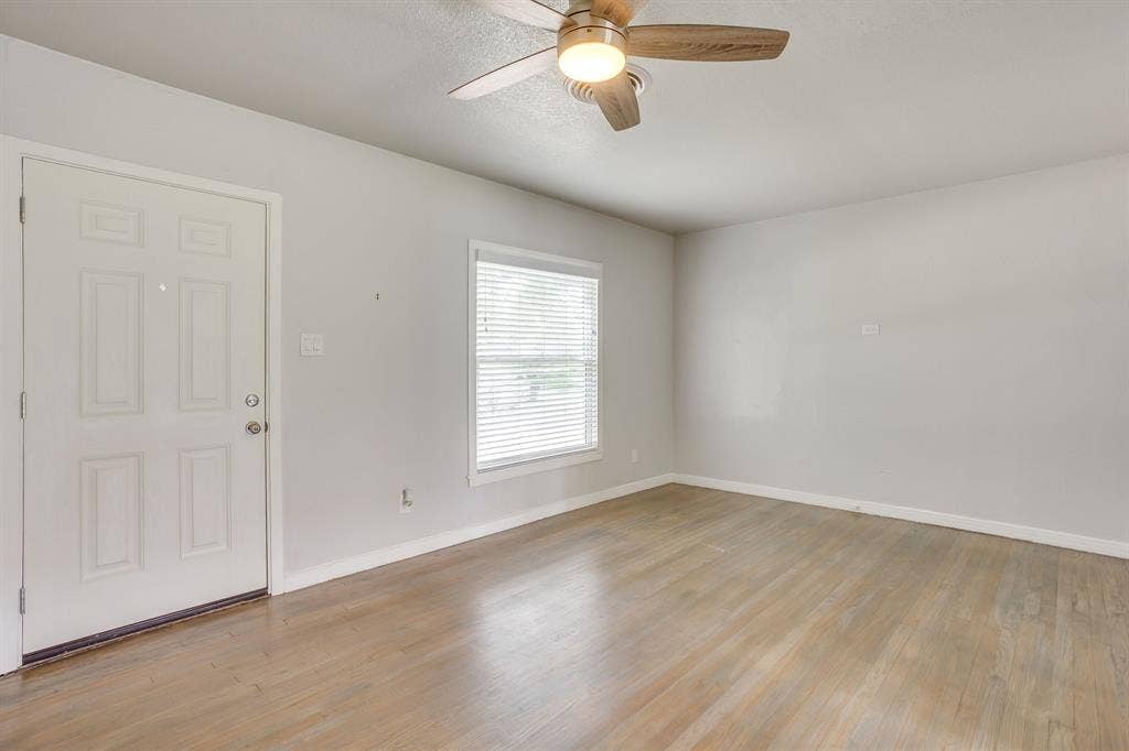 4930 Donnelly Avenue, Fort Worth, TX 76107