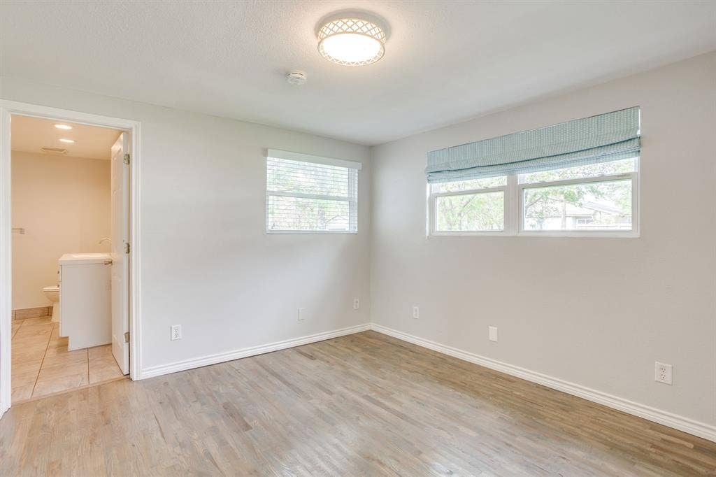 4930 Donnelly Avenue, Fort Worth, TX 76107
