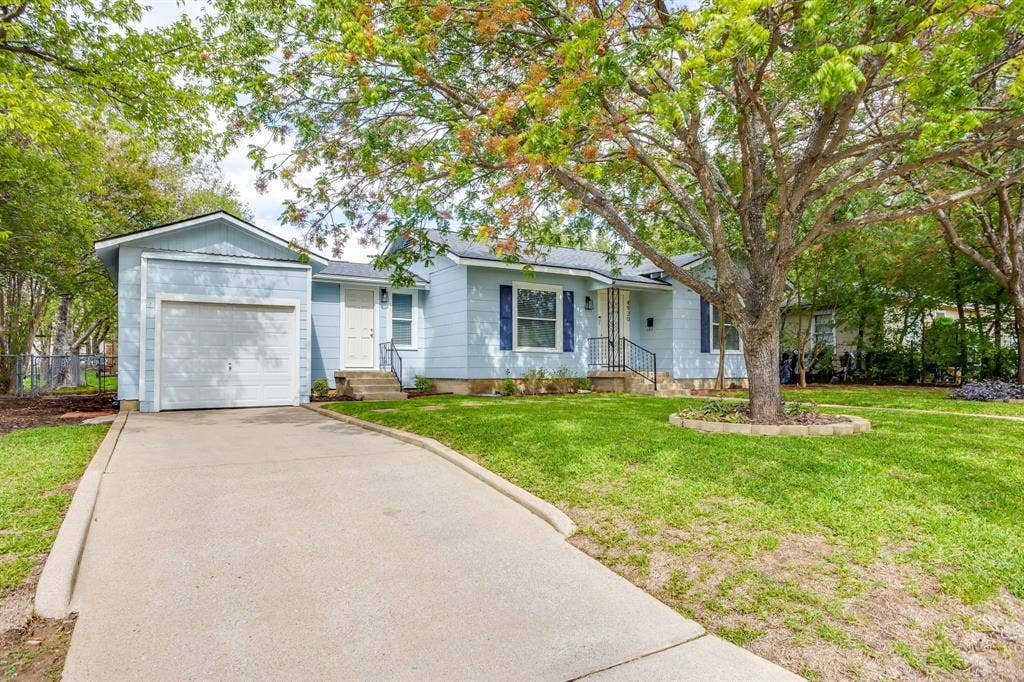 4930 Donnelly Avenue, Fort Worth, TX 76107