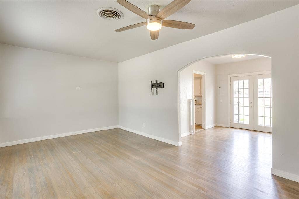 4930 Donnelly Avenue, Fort Worth, TX 76107