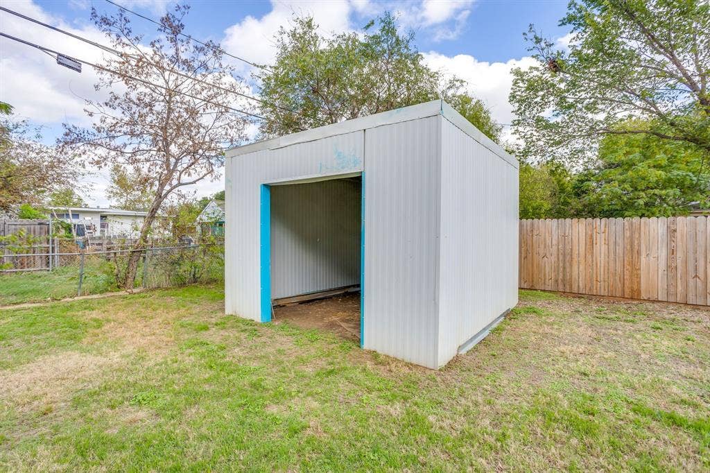 4930 Donnelly Avenue, Fort Worth, TX 76107