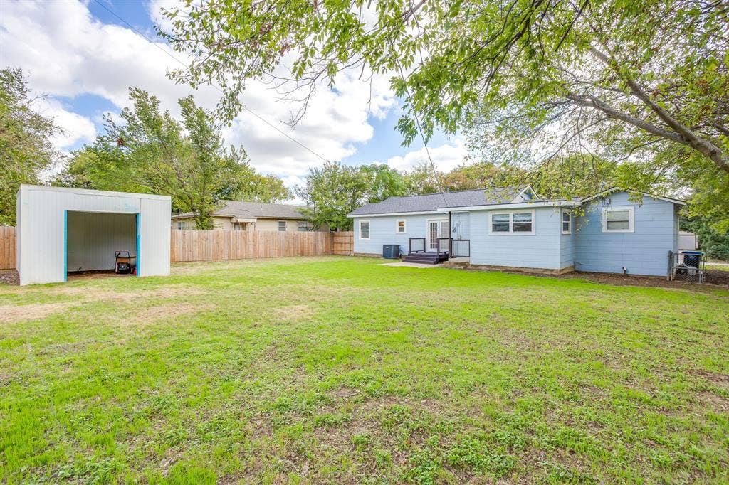 4930 Donnelly Avenue, Fort Worth, TX 76107