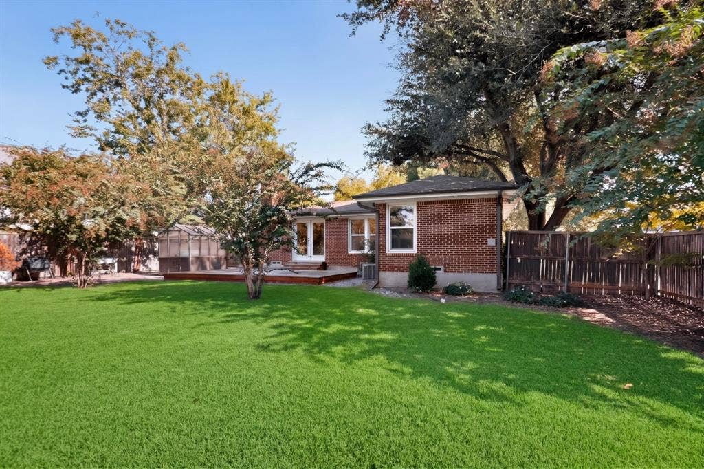 455 Hambrick Road, Dallas, TX 75218 455 Hambrick Road, Dallas, TX 75218