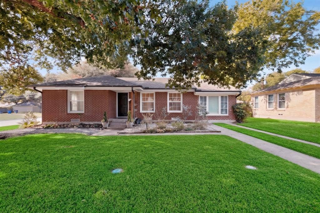 455 Hambrick Road, Dallas, TX 75218 455 Hambrick Road, Dallas, TX 75218