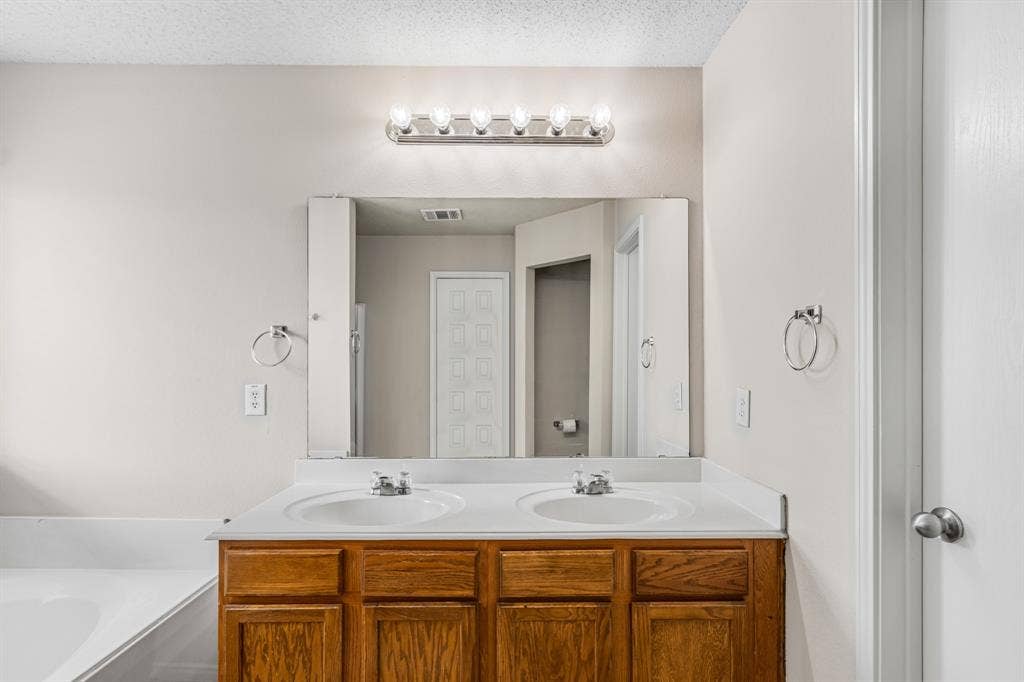 9921 Carter Drive, McKinney, TX 75072 9921 Carter Drive, McKinney, TX 75072