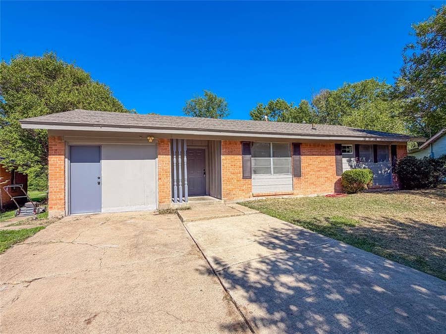 Property photo for 2608 Linda Drive, Ennis, TX