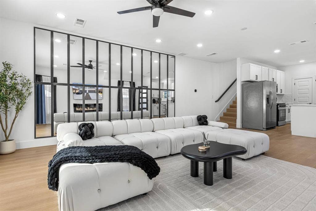 1509 S Barry Avenue, Dallas, TX 75223