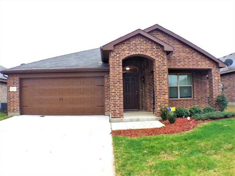 Property photo for 2521 Clarks Mill Lane, Fort Worth, TX