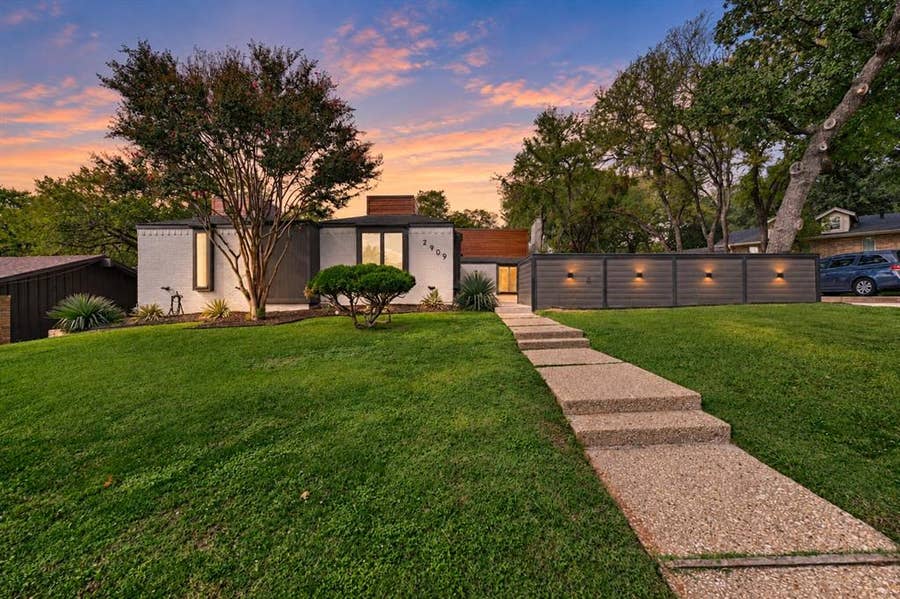Property photo for 2909 Pacific Court, Irving, TX