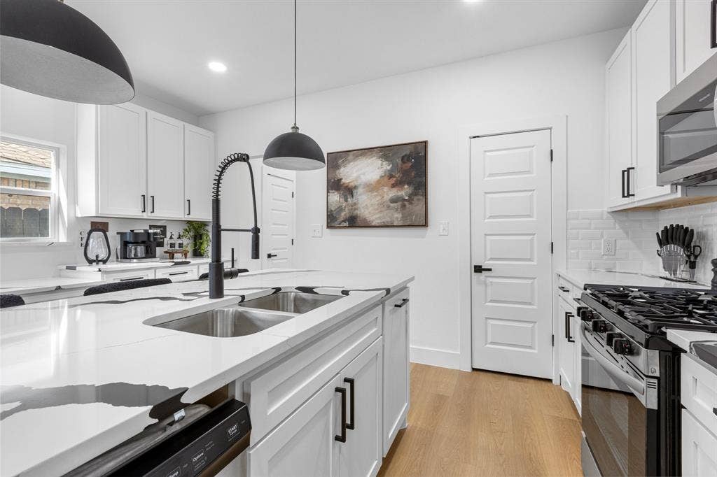 1509 / 1511 S Barry Avenue, Dallas, TX 75223