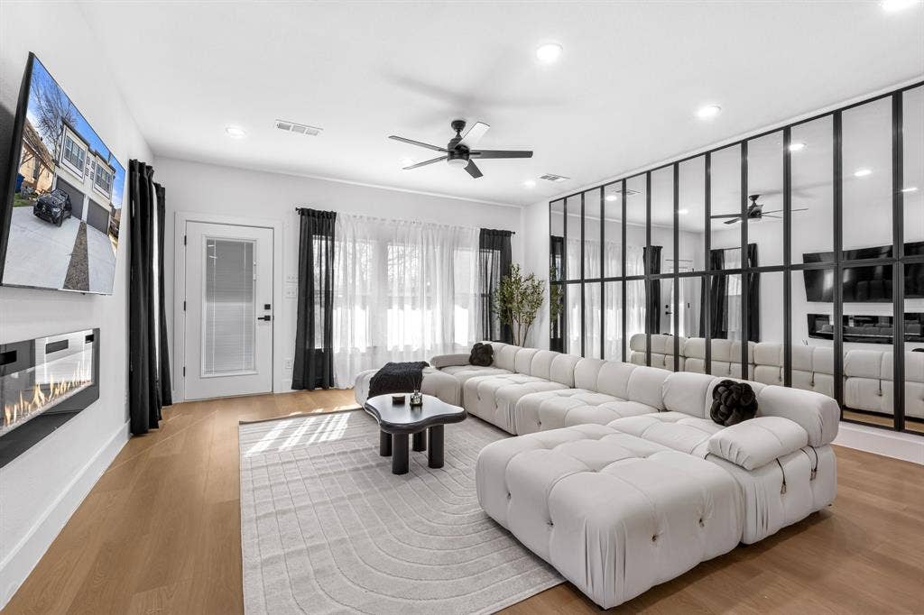 1509 / 1511 S Barry Avenue, Dallas, TX 75223