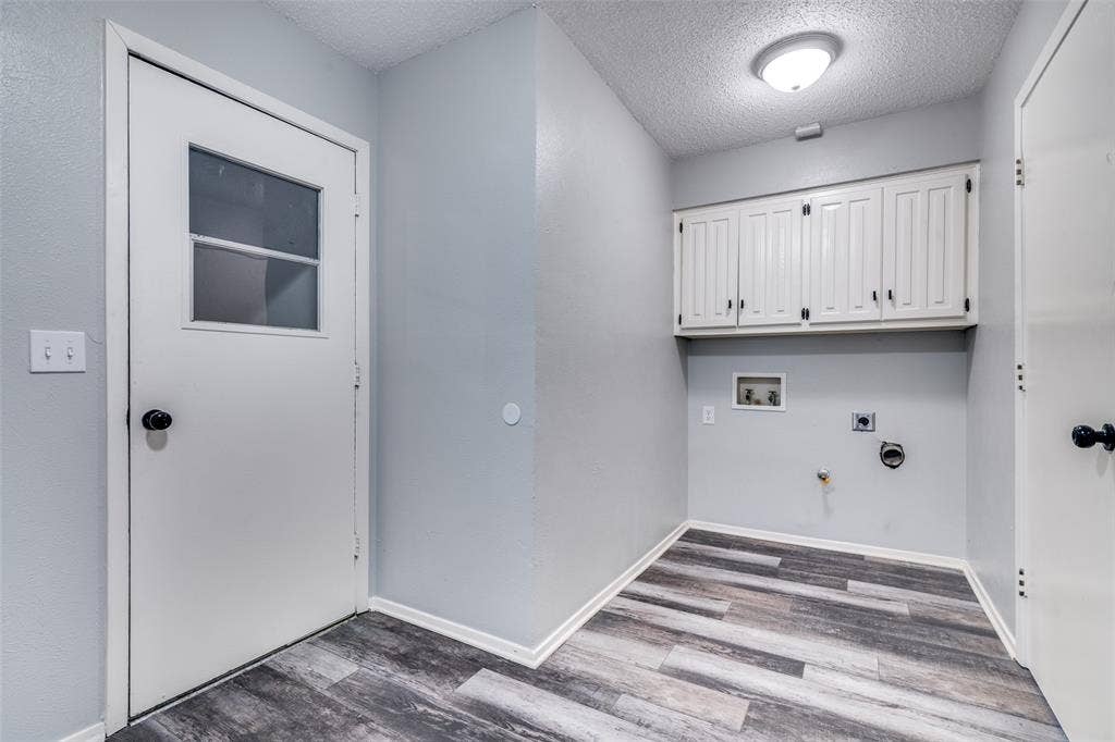 411 Fireside Drive, Richardson, TX 75081 Oversized Laundry Room