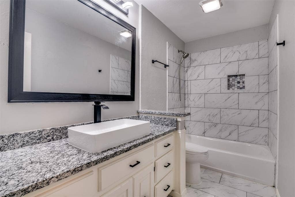 411 Fireside Drive, Richardson, TX 75081 Updated Bathroom