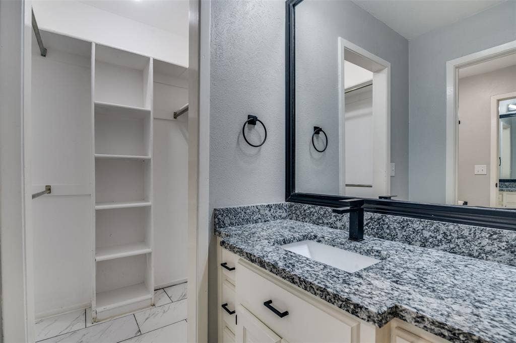 411 Fireside Drive, Richardson, TX 75081 Updated Bathroom