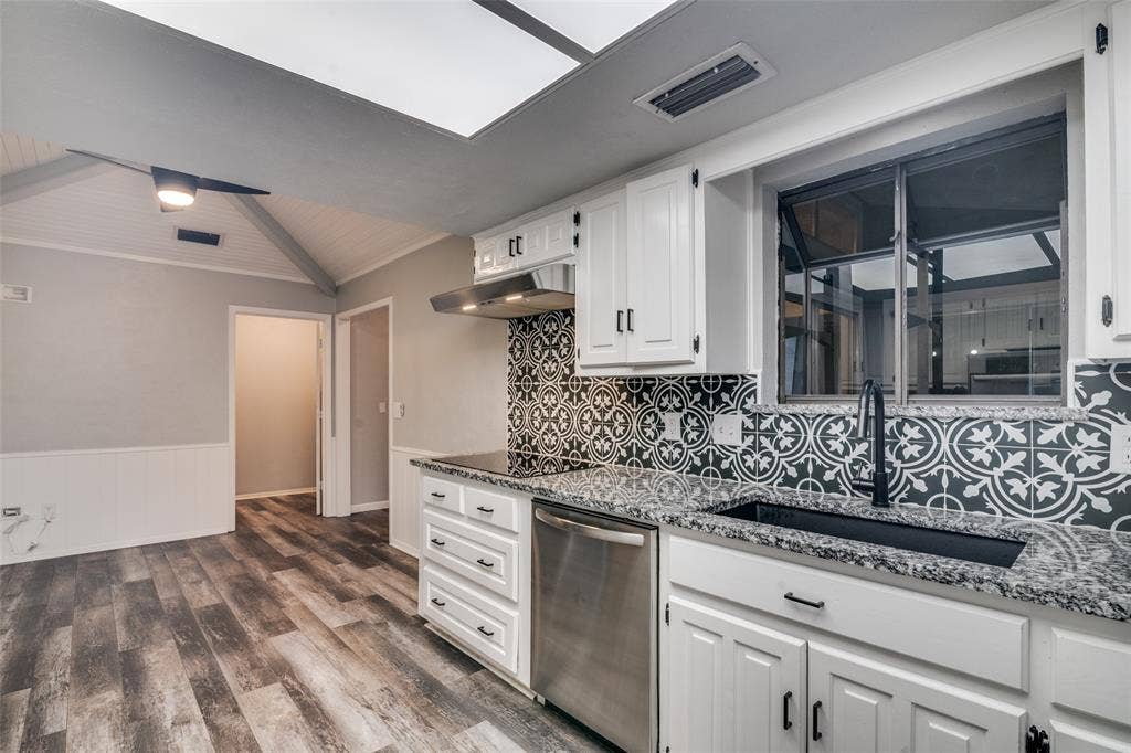 411 Fireside Drive, Richardson, TX 75081 Updated Kitchen with Dining Area
