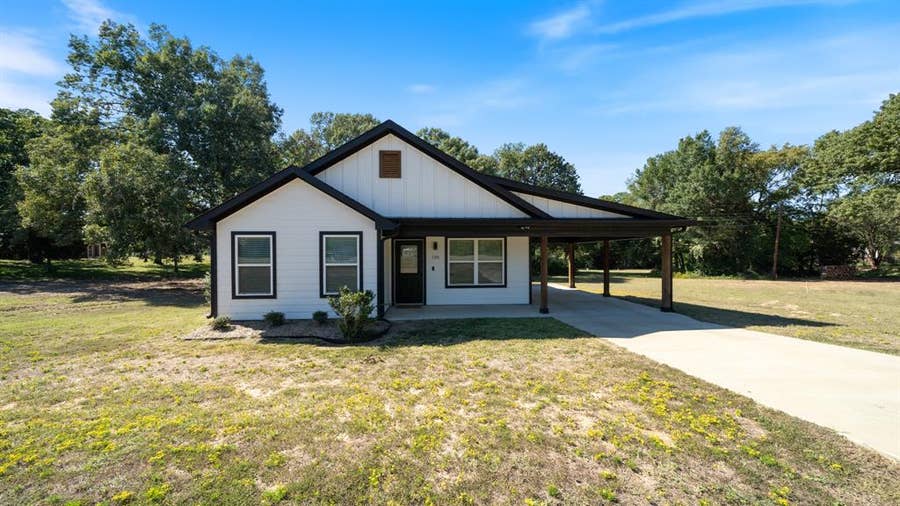 Property photo for 128 Crestwood Drive, Mabank, TX