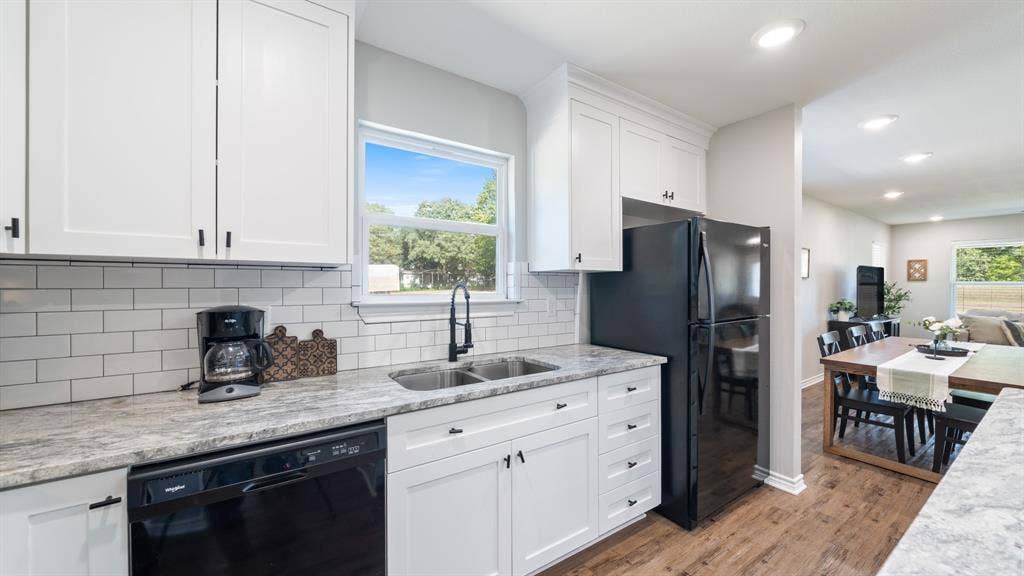 128 Crestwood Drive, Mabank, TX 75156