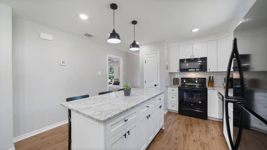 128 Crestwood Drive, Mabank, TX 75156