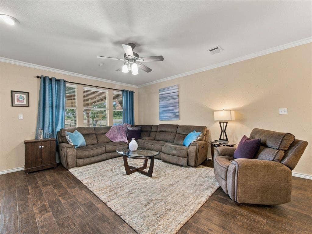10717 Wolfcreek Lane, Rowlett, TX 75089 10717 Wolfcreek Lane, Rowlett, TX 75089