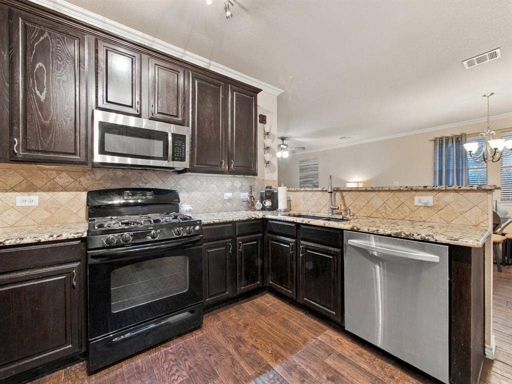 10717 Wolfcreek Lane, Rowlett, TX 75089 10717 Wolfcreek Lane, Rowlett, TX 75089