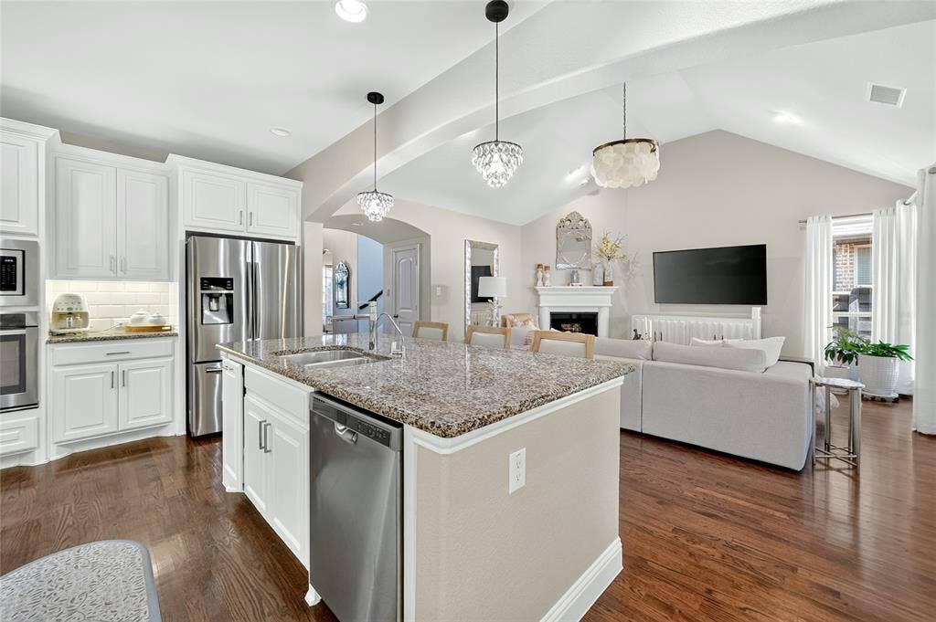 852 Countryside Way, Little Elm, TX 76227
