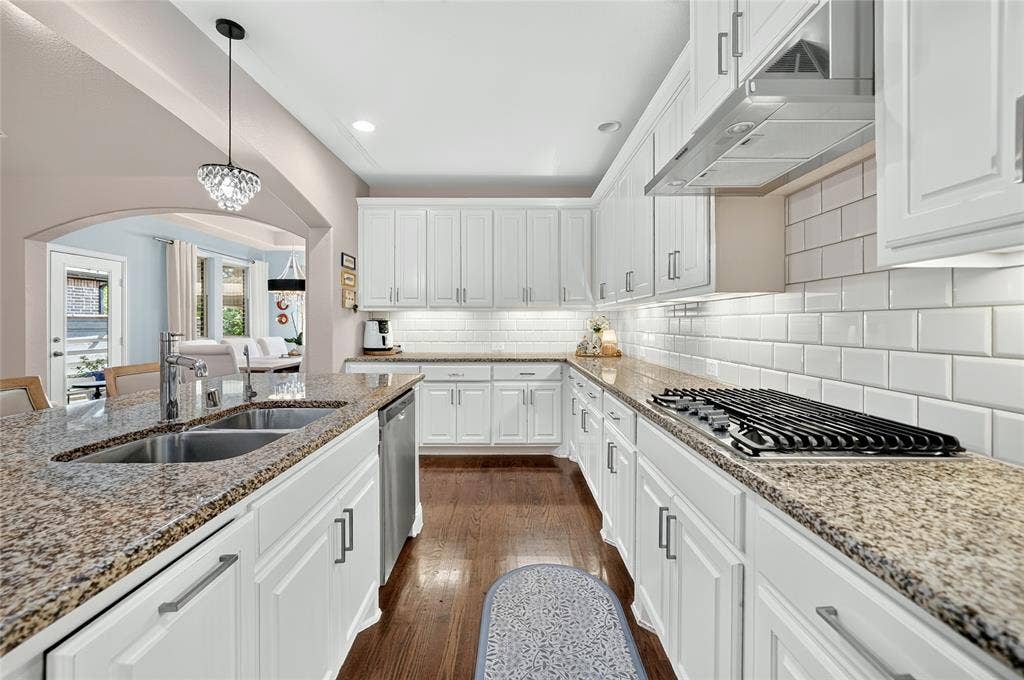 852 Countryside Way, Little Elm, TX 76227