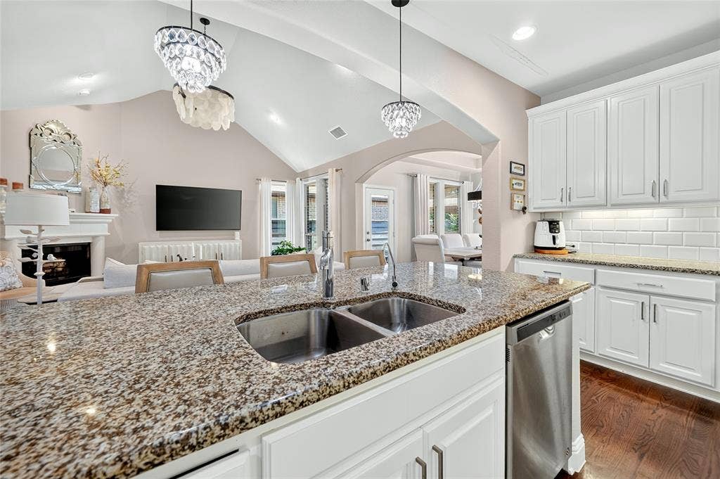 852 Countryside Way, Little Elm, TX 76227