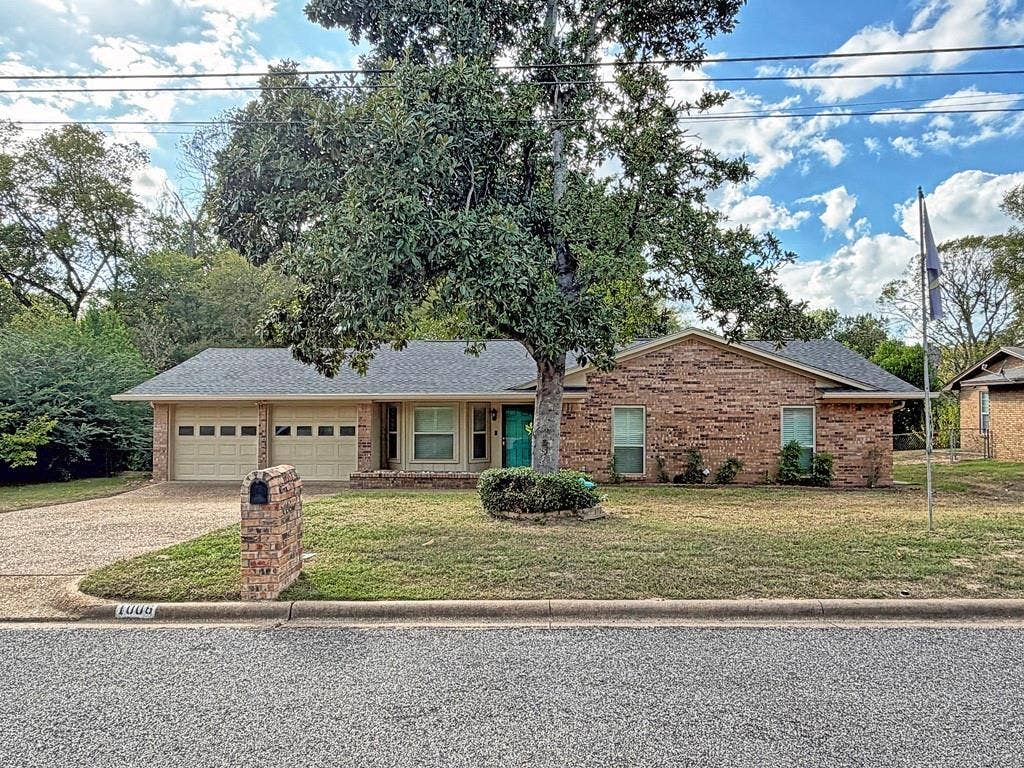 1006 Bel Air Drive, Athens, TX 75751 1006 Bel Air Drive, Athens, TX 75751