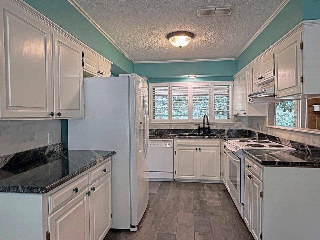 1006 Bel Air Drive, Athens, TX 75751 1006 Bel Air Drive, Athens, TX 75751