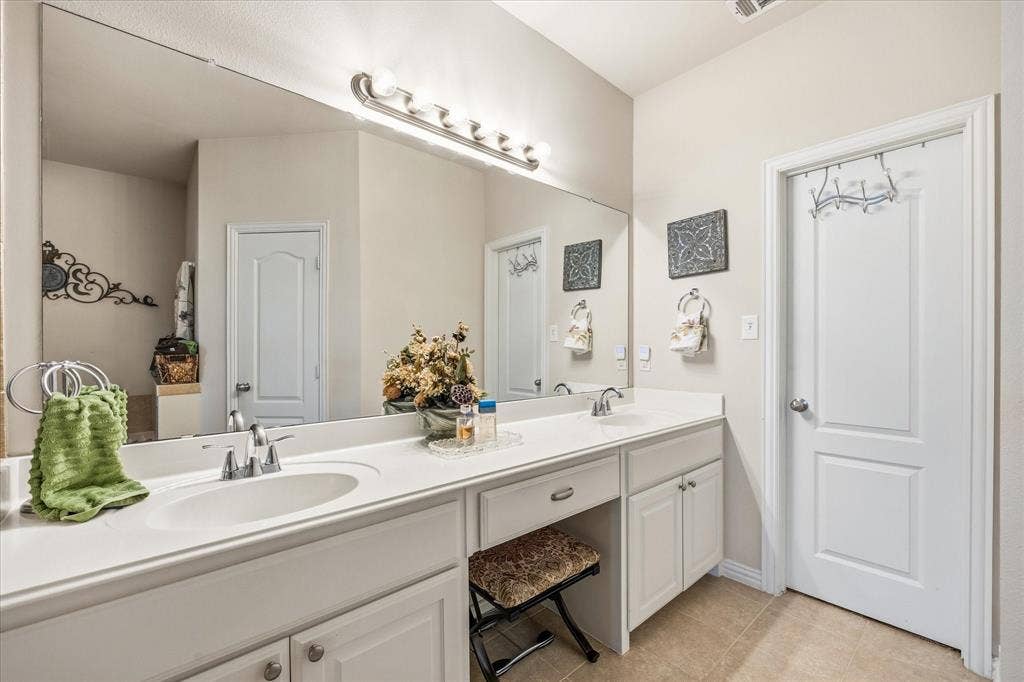 2500 Rockbrook Drive, #C27, Lewisville, TX 75067