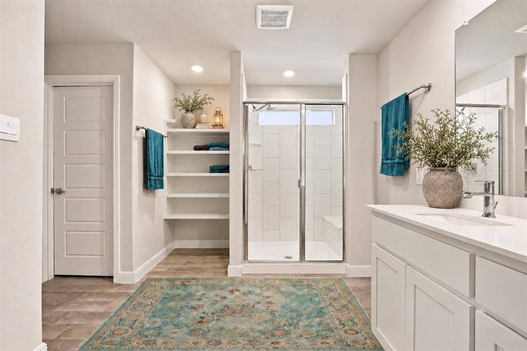 1709 Central Park Drive, Alvarado, TX 76009