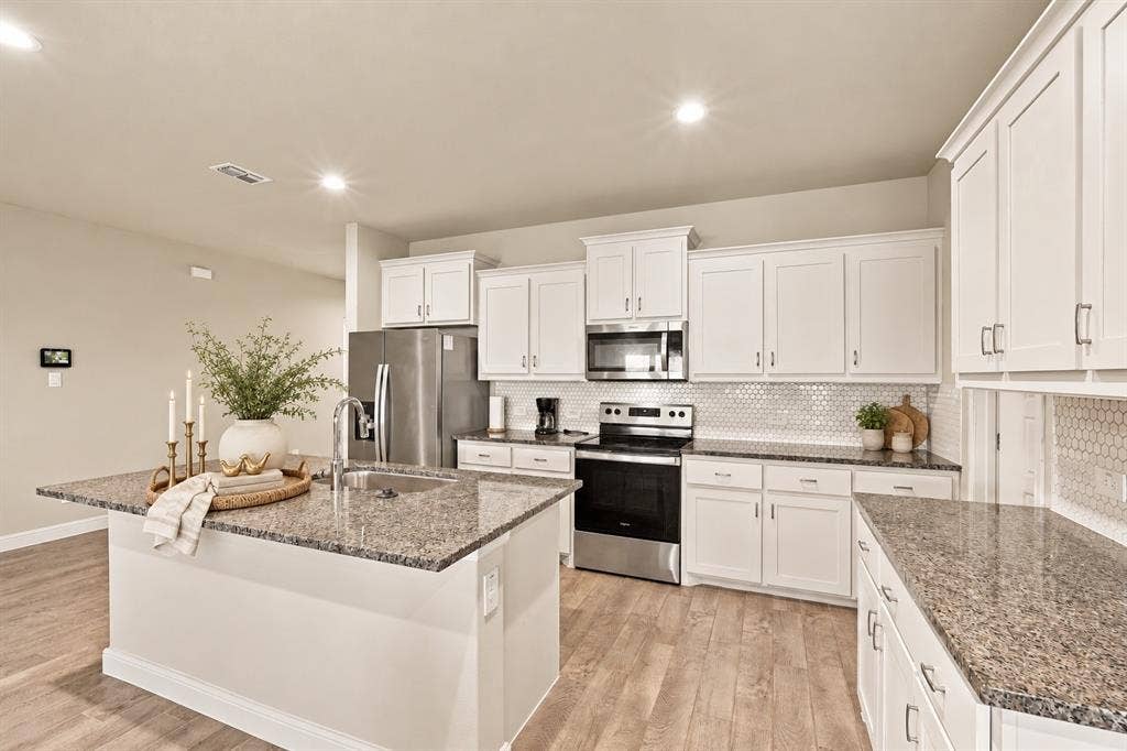 1709 Central Park Drive, Alvarado, TX 76009