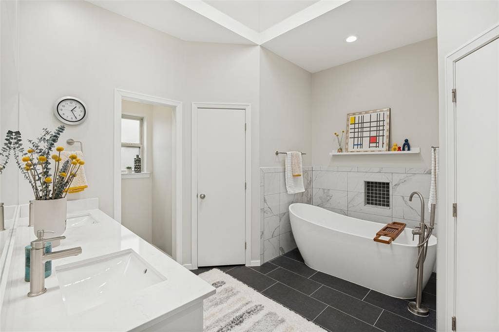 Primary ensuite bathroom with free standing bathtub