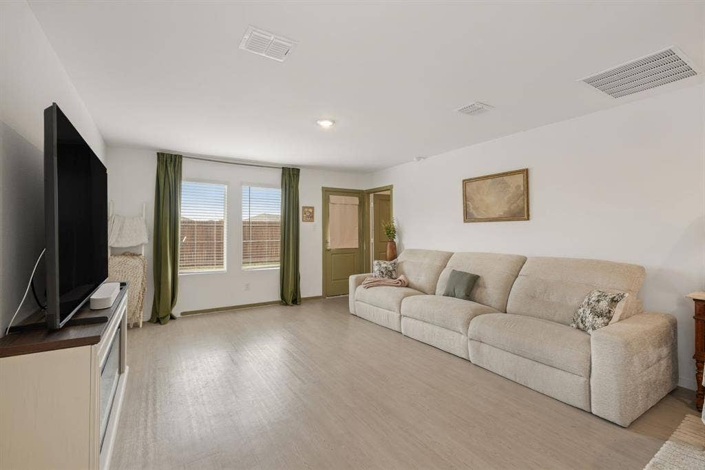5057 Valhalla Drive, Ennis, TX 75119 5057 Valhalla Drive, Ennis, TX 75119