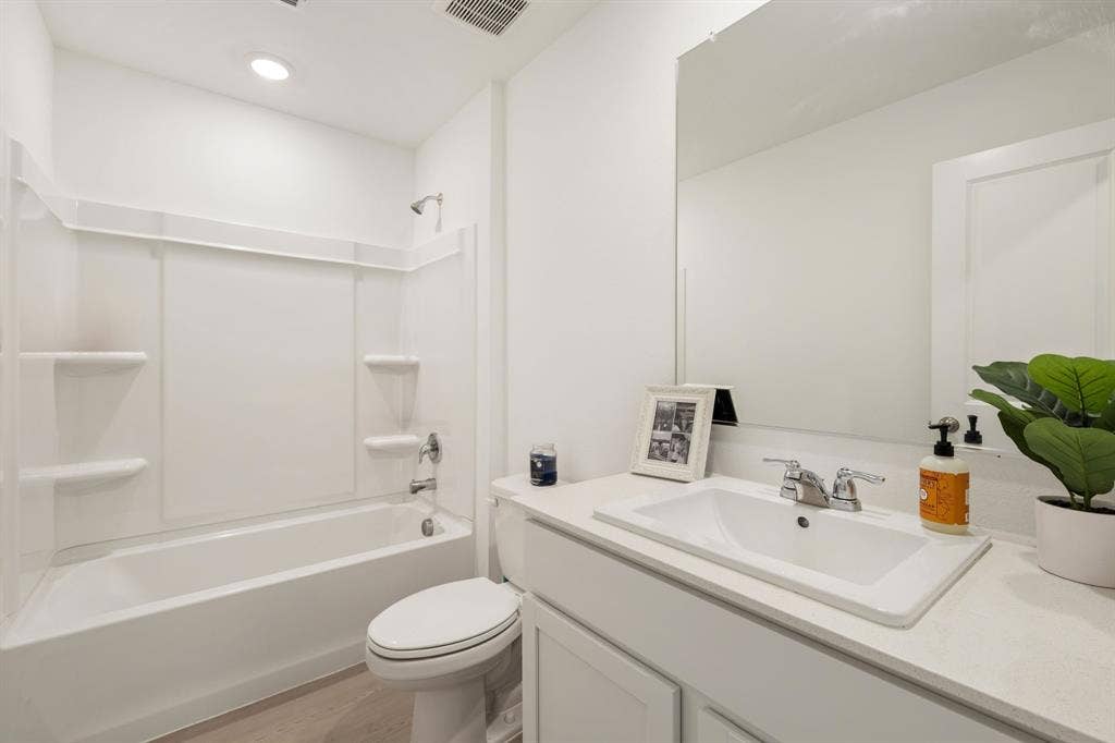 5057 Valhalla Drive, Ennis, TX 75119 5057 Valhalla Drive, Ennis, TX 75119