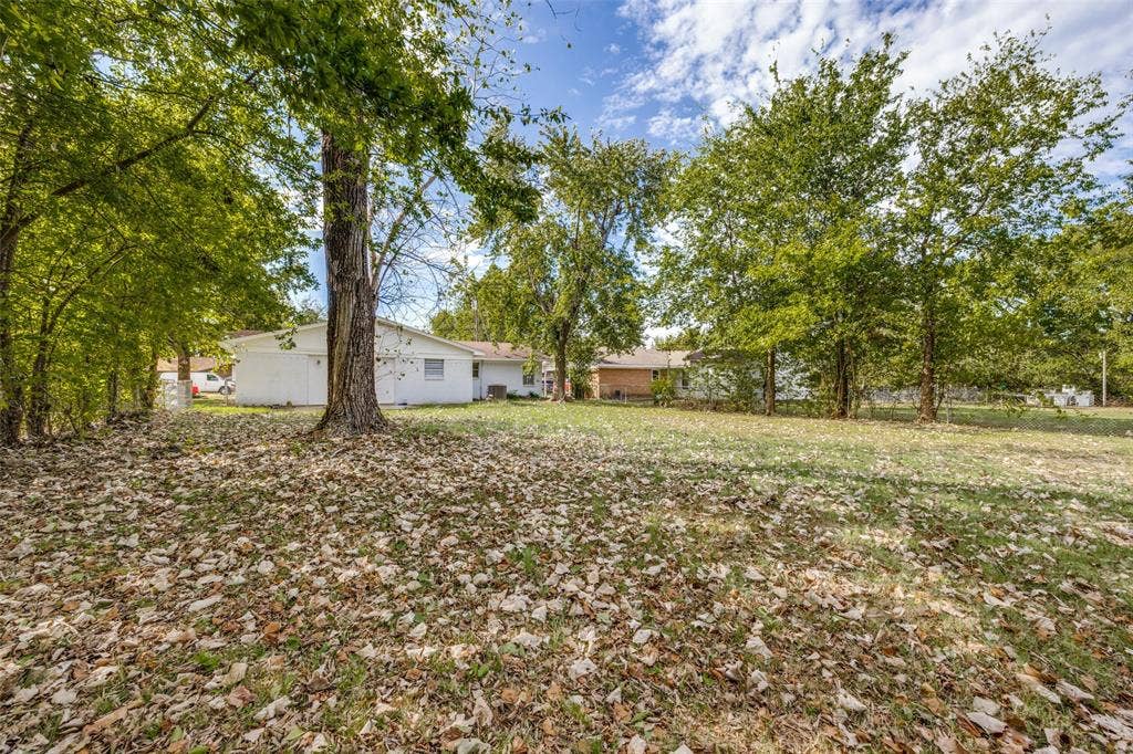 2020 Brown Avenue, Paris, TX 75460